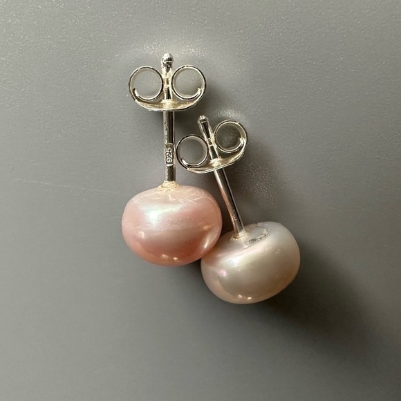 Sterling Silver Freshwater Pearl Stud Earrings Light Purple 7mm - Picture 6 of 10